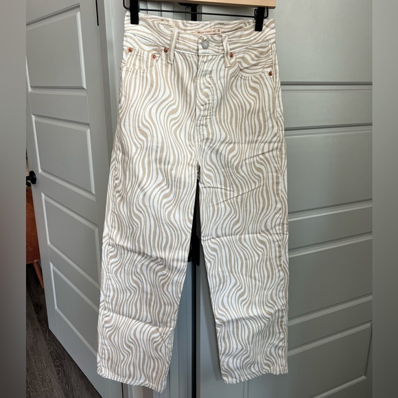 Levi's Ribcage Straight Ankle Jeans in Optic Wavy Heat - Picture 7 of 9